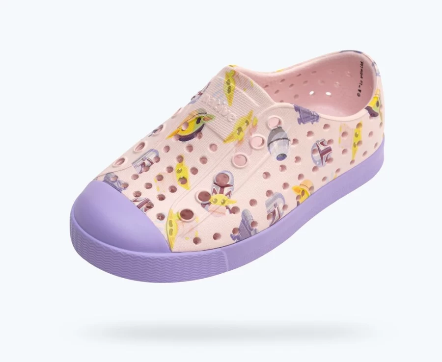 Native Shoes Girls Jefferson Star Wars Print Sneakers in Milk Pink, Healing Purple & Mando Aop
